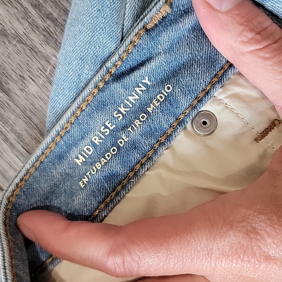 Universal Threads Mid Rise Skinny Jeans - Picture 3 of 4